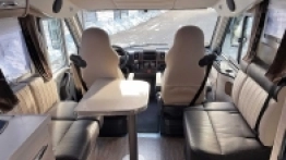 ...oraz ruchomych płaszczyzn blatu pozwala na dopasowanie do potrzeb. - zdjęcie 2