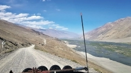 Zobaczcie, jak zmieniał się krajobraz w Pamirze i sama wojenna droga M41 - zdjęcie 3