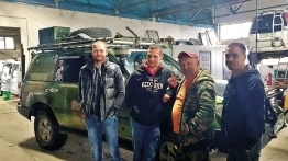 To ekipa rosyjskich mechaników i ich warsztat we Władywostoku, w którym zregenerowano pompę wtryskową i gdzie pauzuje toyota - zdjęcie 7