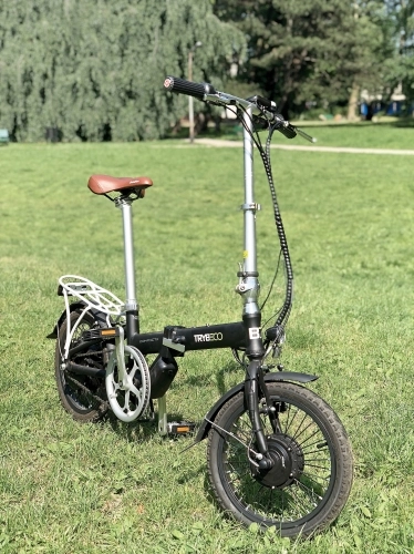 Choć jest największym z opisywanych modeli, Compacta 16 (nazwa modelu od 16-calowych kół) również bez problemu mieści się w bagażniku samochodu. W tym przypadku bateria znajduje się w tylnej piaście - zdjęcie 4