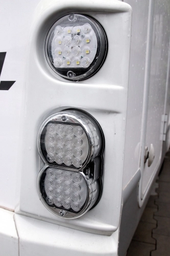 Jeśli awaria oświetlenia tylnego w kamperach karosowanych na podwoziu z silnikiem nie jest komunikowana kierowcy, to do satysfakcjonującej integracji na poziomie cyfrowym jeszcze daleko - zdjęcie 7