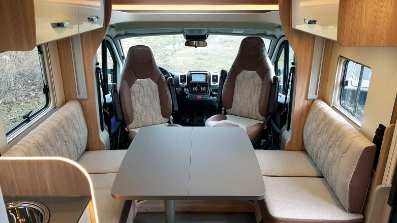 Szukasz gustownej półintegry oto Burstner