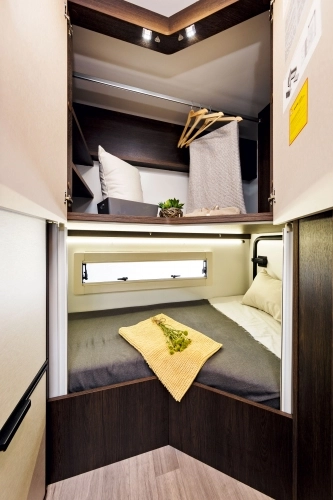 Przestronny luk bagażowy z dostępem z obu stron zmieści nawet największe bagaże, a po zmroku stanowi sypialnię dla jednej osoby - zdjęcie 3