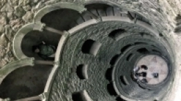 Sintra, studnia inicjacji w Quinta de Regaleira, Portugalia - zdjęcie 12