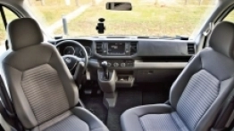 5. Obrotowe przednie fotele są bardzo wygodne - zdjęcie 5