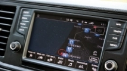 7. Za pomocą tego ekranu w trakcie jazdy sterujemy całym autem - zdjęcie 7