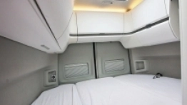 12. Dobrze, że powiększono boki kampera. W ten sposób uzyskano większą przestrzeń na tylnym łóżku - zdjęcie 12