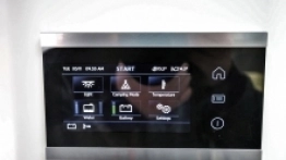 14. Ten nowoczesny panel to „centrum dowodzenia” wszystkimi urządzeniami na pokładzie kampera - zdjęcie 17
