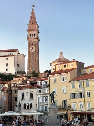 A tak wygląda Piran. Jeżeli wybieracie się nad słoweńskie wybrzeże, to warto się tam zatrzymać - zdjęcie 9