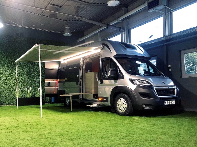 Warszawskie Centrum  caravaningu  „Szerokie