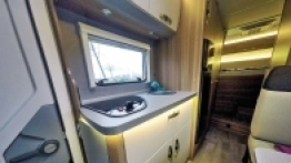 To „wół roboczy”, ale w jak najbardziej pozytywnym znaczeniu tych słów. Meble są porządnej jakości, w środku jest relatywnie cicho, poszczególne elementy są dobrze spasowane - zdjęcie 20