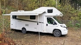 To naprawdę duży kamper, świetnie doposażony, ale i zachowujący jeszcze spory zapas wagi na bagaże. W połączeniu z całkiem atrakcyjną ceną (warto rozglądać się za modelem używanym) to świetny pojazd dla całej rodziny, która będzie z niego zadowolona. Ostateczna ocena: 6/10 - zdjęcie 21