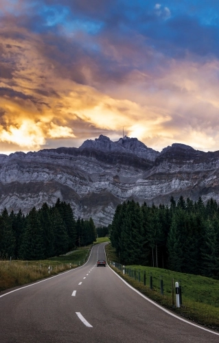 9. Widok z drogi na Saentis na Schwaegalp w kantonie St. Gallen Fot. swiss-image.ch/Ivo Scholz - zdjęcie 9