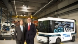 Bliżej realizacji jest projekt joint venture o nazwie e.GO Moove, którego plonem ma być stworzenie w pełni elektrycznego pojazdu – mikrobusu, jak i miejskiego auta dostawczego Mierzący 4,5 m długości, 1,9 m szerokości i 2,5 m wysokości pojazd ma ważyć niewiele ponad 2 t. Tu też najpewniej trafi najnowszy napęd firmy ZF - zdjęcie 3