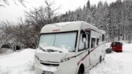 Najem kampera w sezonie zimowym to niesamowita przygoda i oszczędność – wówczas obowiązują ceny niższe o około 1/3 w porównaniu z tymi w sezonie wakacyjnym - zdjęcie 7