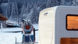 Podczas wynajmu zimowego warto zwrócić uwagę na rodzaj ogrzewania. Te droższe kampery odwdzięczą się tańszą eksploatacją podczas podróży (zużyją np. mniej gazu, bo mają nowoczesny kocioł na pokładzie) - zdjęcie 13