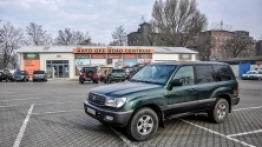 Seryjna Toyota Land Cruiser J100 - zdjęcie 1
