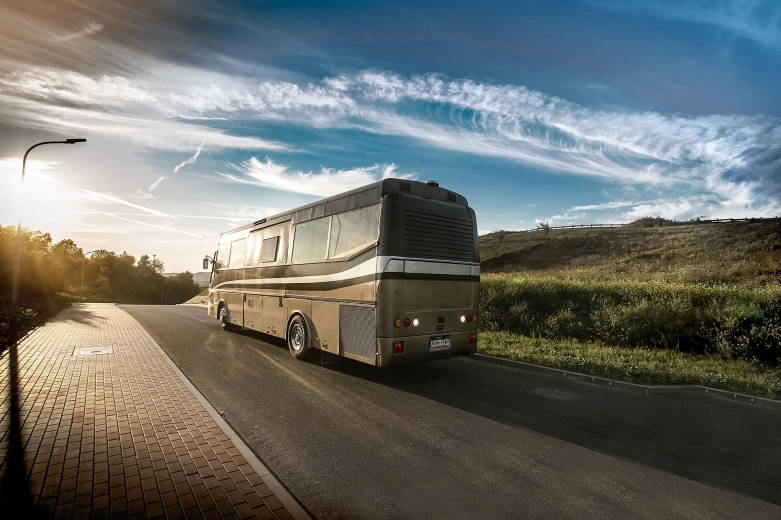 Z autokaru zmienił się w luksusowego kampera. Za 60 tyś!