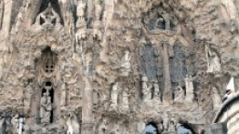 Duże wrażenie robią rzeźby zdobiące kościół od zewnątrz - zdjęcie 9