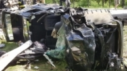 Zderzenie samochodu dostawczego i zestawu z przyczepą kempingową - zdjęcie 1