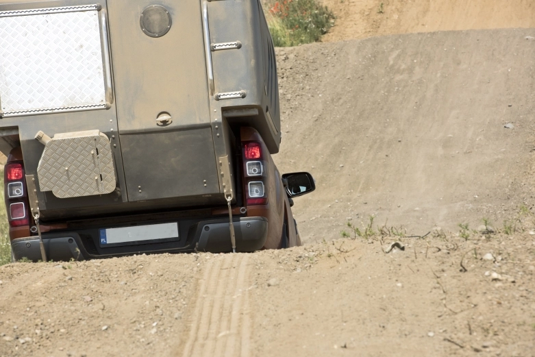 AZAR4 na torze motocrossowym