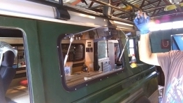 Land Rover Defender - zdjęcie 13