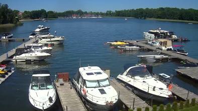 Jezioro Tajty, Port Hotel Tajty