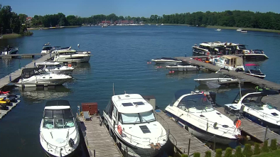 Jezioro Tajty, Port Hotel Tajty