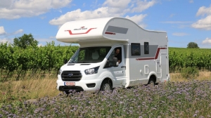 Ford Kronos Overcab 271 M}