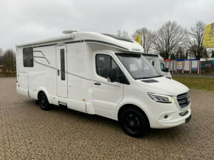 Mercedes Benz Tramp S 695}