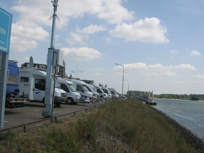 Parking Camperplaatsen Tolkamer Holandia  - zdjęcie 2
