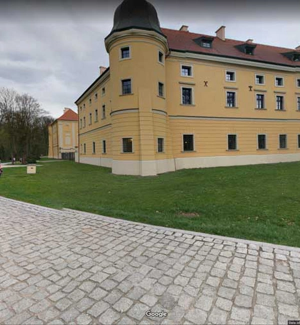 Parking przy Zespole Klasztorno-Pałacowym w Rudach - zdjęcie 4