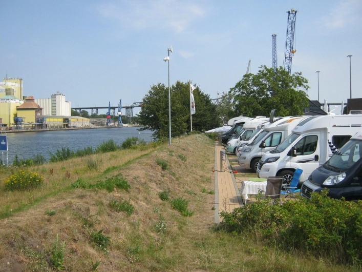 Wohnmobilhafen am Kanal-Cafe NOK - Osterrönfeld - Niemcy - zdjęcie 7