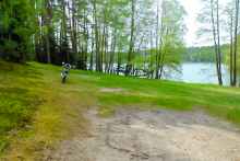 Miejscówka 310 - nad jeziorkiem w lesie - zdjęcie 0