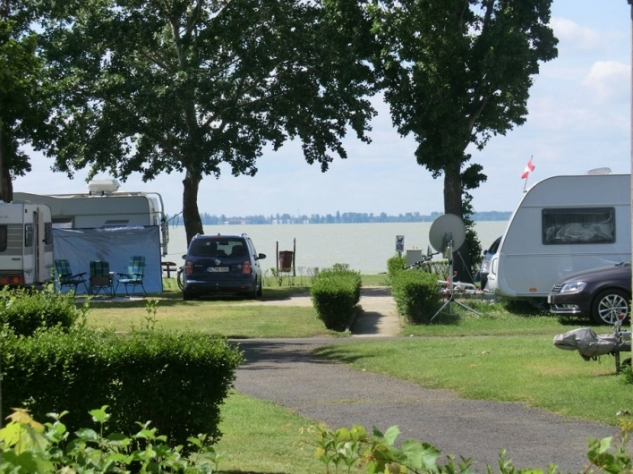 Balatontourist Napfény Kemping - zdjęcie 1