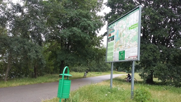  Pogoria IV ogromny parking usytuowany obok zbiornika wodnego - zdjęcie 5