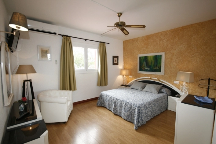 Holiday Village Cala Montjoi - zdjęcie 1