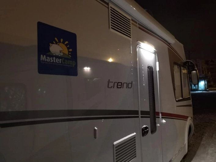 Parking przy kasach wyciągowych - Białka Tatrzańska - zdjęcie 2