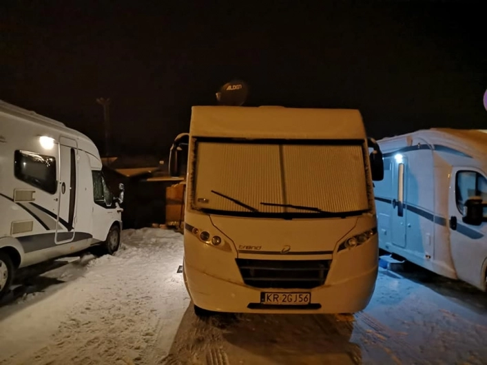 Parking przy kasach wyciągowych - Białka Tatrzańska - zdjęcie 5