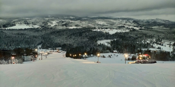 Parking przy Ośrodku Narciarskim Złoty Groń Istebna - zdjęcie 2