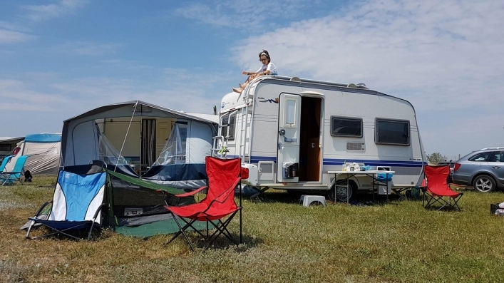 Camping La Curtea Richvini - zdjęcie 1