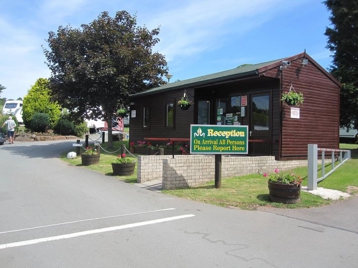 Bishop's Meadow Carav. Park - zdjęcie 2