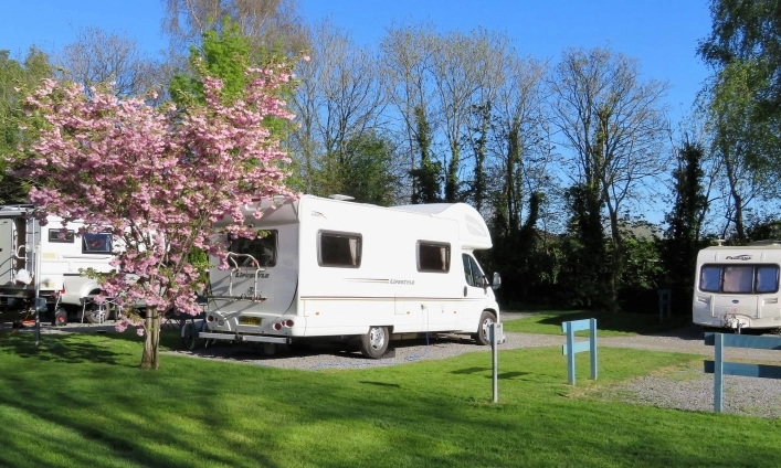 Cheddar Touring Caravan and Camping Park - zdjęcie 2