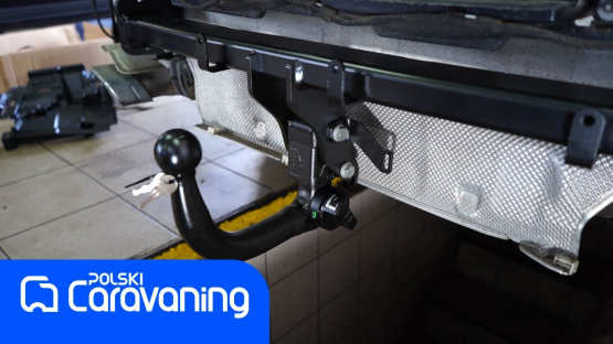 Tak wygląda montaż haka holowniczego (polskicaravaning.pl)