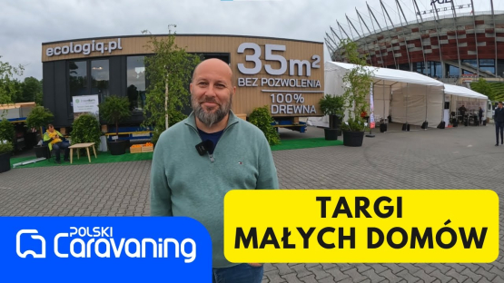 Targi małych domów na błoniach Stadionu Narodowego.