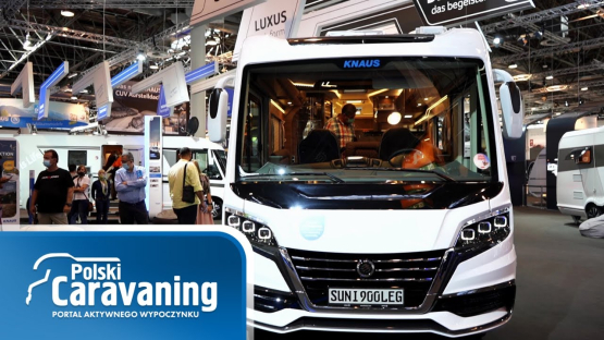Stoimy w kolejce na stoisku marki KNAUS (polskicaravaning.pl)