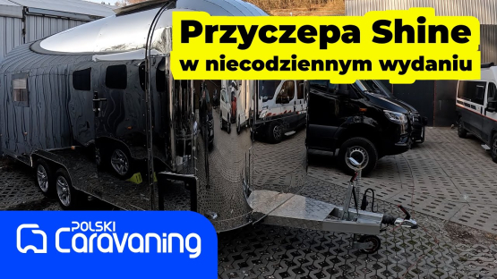 Przyczepa kempingowa SHINE, która przykuwa uwagę swoim blaskiem.