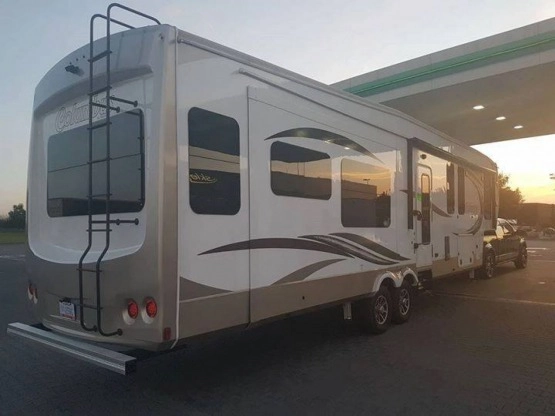                         Przyczepa COLUMBUS 2017 super stan, pełna opcja - zdjęcie 4
                        