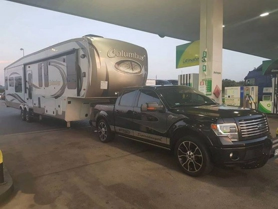                         Przyczepa COLUMBUS 2017 super stan, pełna opcja - zdjęcie 5
                        