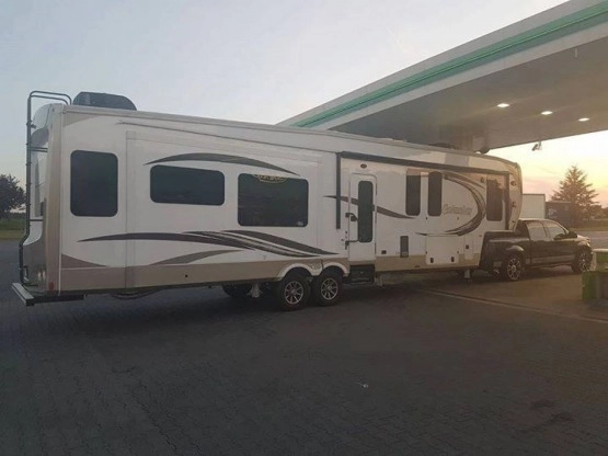                         Przyczepa COLUMBUS 2017 super stan, pełna opcja - zdjęcie 9
                        